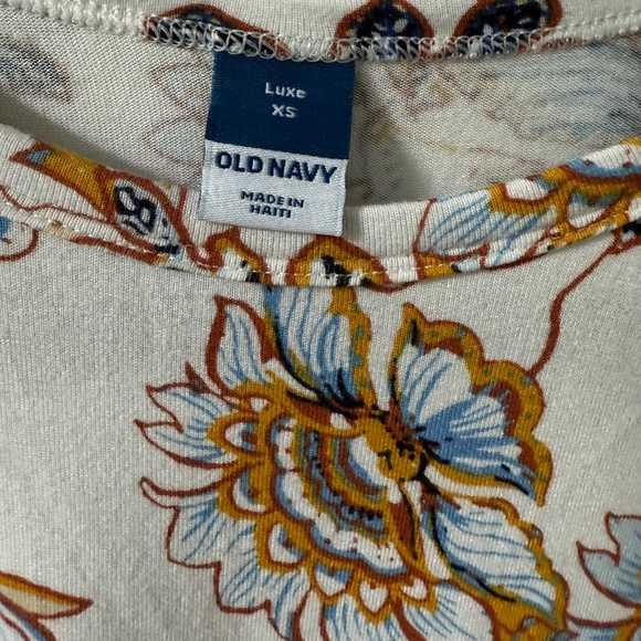 Floral tank - Picture 2 of 2